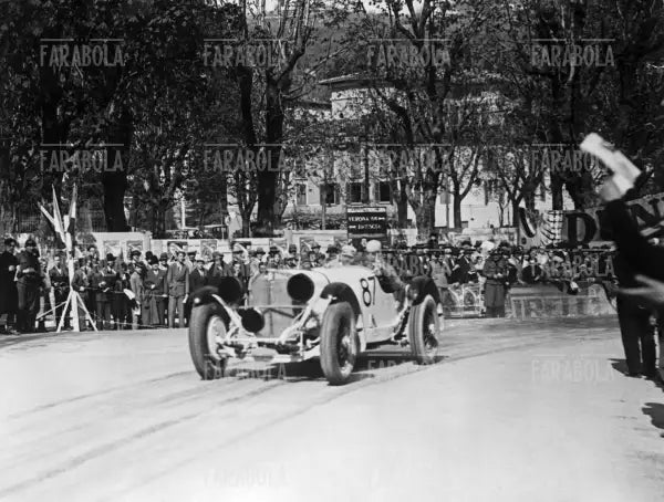 Rudolf Caracciola e Wilhelm Sebastian su Mercedes - Benz SSKL, Mille Miglia, 1931 - Farabola Immagine digitale