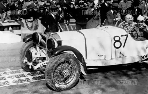 Rudolf Caracciola su Mercedes SSKL alla partenza, Mille Miglia, 1931 - Farabola Immagine digitale