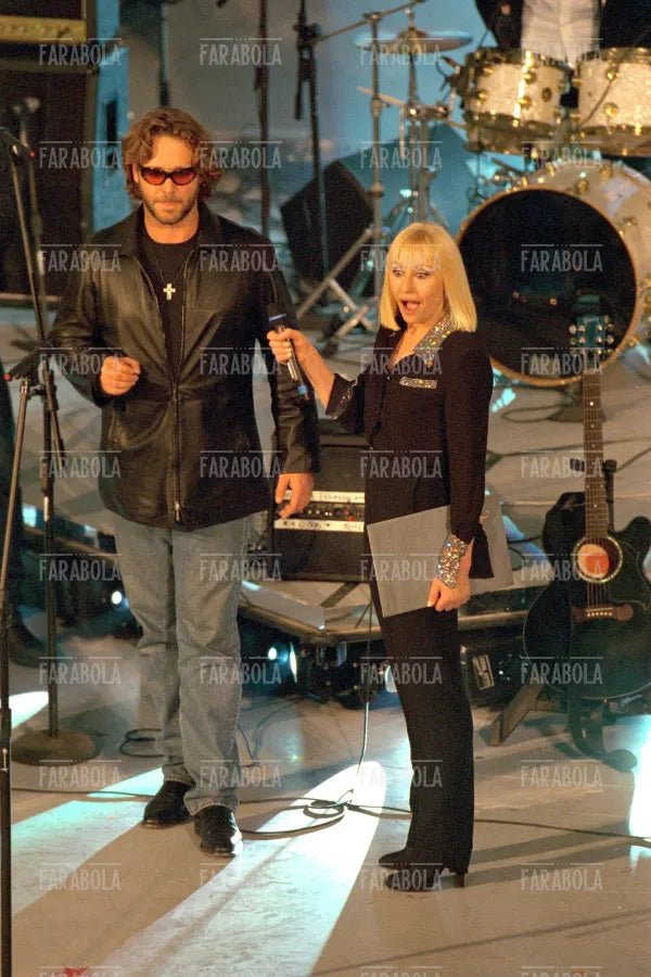 Russell Crowe e Raffaella Carrà, Festival di Sanremo, 2001 - Farabola Immagine digitale