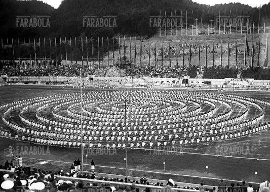 Saggio ginnico delle Allieve dell'Accademia per l'Educazione Fisica, Roma, 1938 - Farabola Immagine digitale