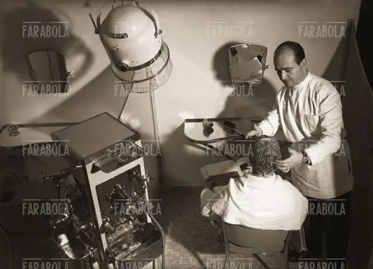 Salone di bellezza Elizabeth Arden in via Montenapoleone, Milano, 1954 - Farabola Immagine digitale