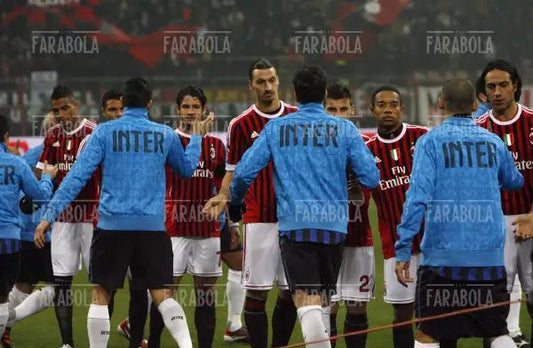 Saluto a inizio partita, Milan vs Inter, 2012 - Farabola Immagine digitale