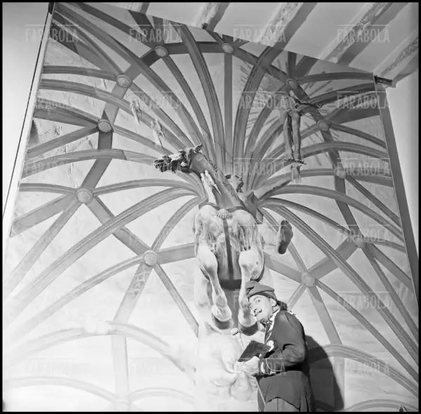 Salvador Dalì a Port Lligat, 1957 - Farabola Immagine digitale