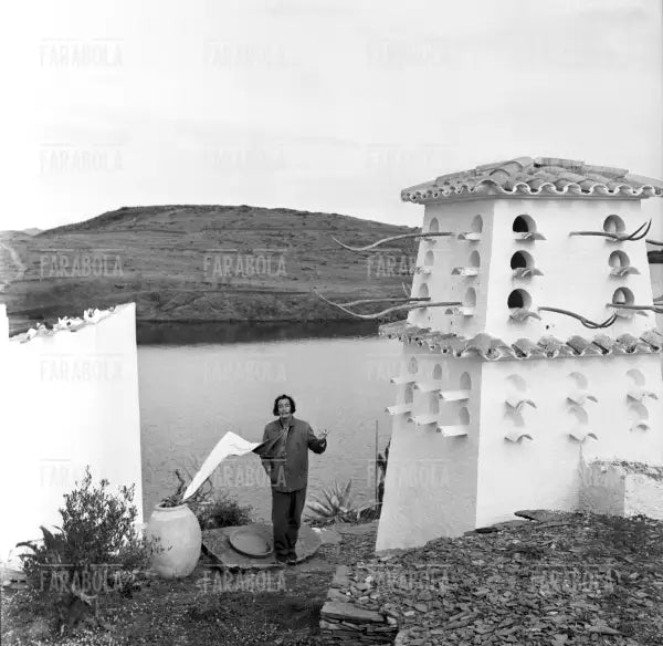 Salvador Dalì a Port Lligat, 1957 - Farabola Immagine digitale