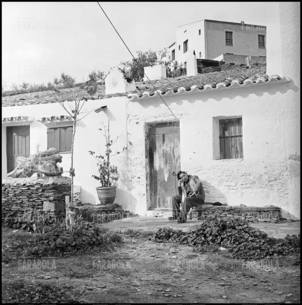 Salvador Dalì a Port Lligat, 1957 - Farabola Immagine digitale