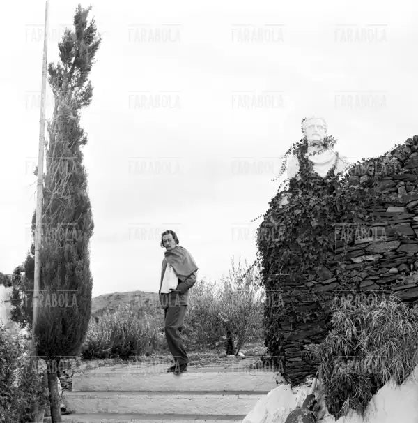 Salvador Dalì a Port Lligat, 1957 - Farabola Immagine digitale