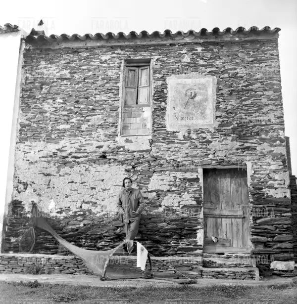 Salvador Dalì a Port Lligat, 1957 - Farabola Immagine digitale