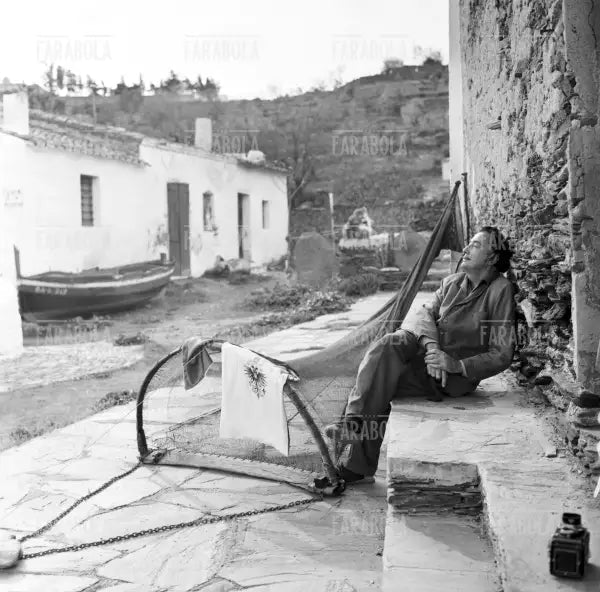 Salvador Dalì a Port Lligat, 1957 - Farabola Immagine digitale