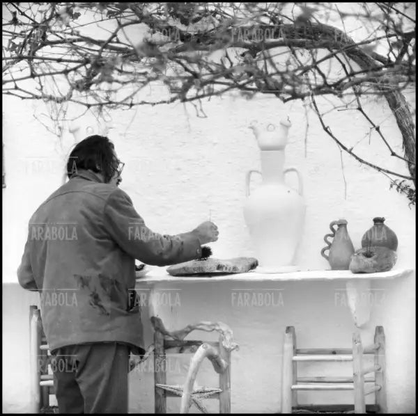 Salvador Dalì a Port Lligat, 1957 - Farabola Immagine digitale