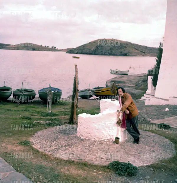 Salvador Dalì a Port Lligat, 1957 - Farabola Immagine digitale