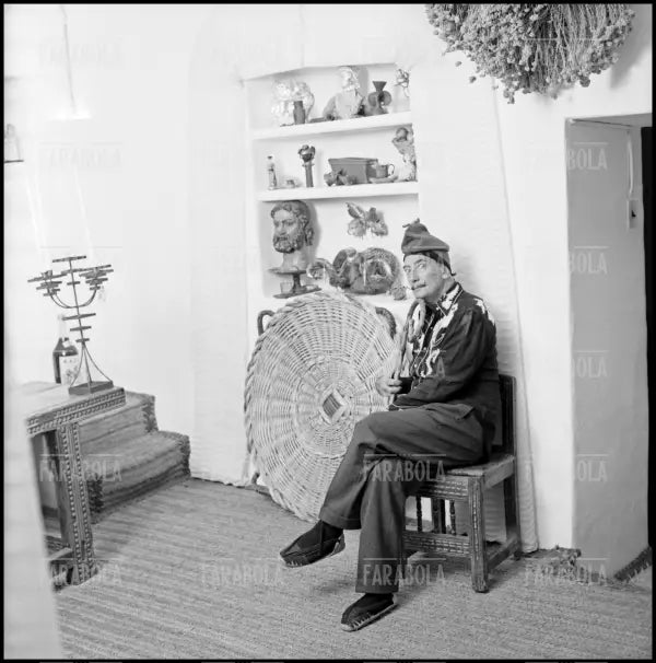 Salvador Dalì a Port Lligat, 1957 - Farabola Immagine digitale