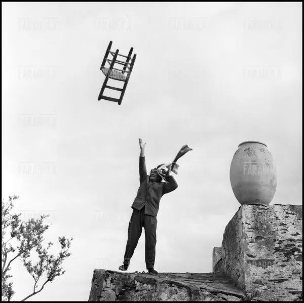 Salvador Dalì a Port Lligat, 1957 - Farabola Immagine digitale