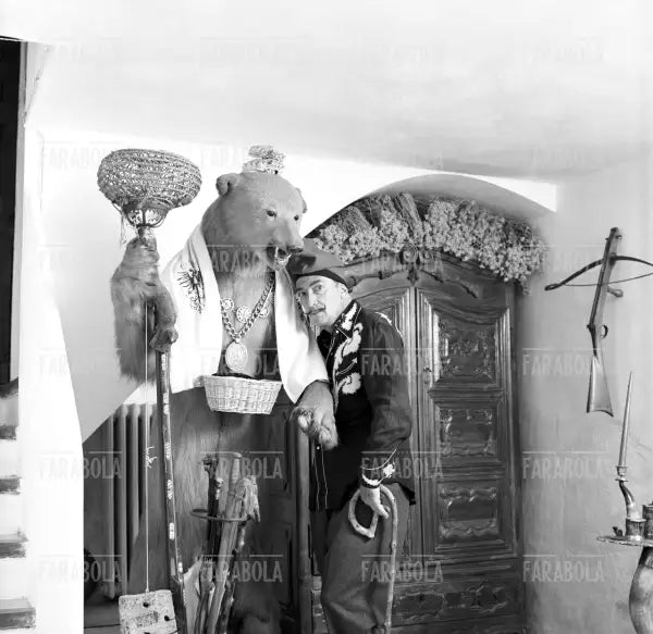 Salvador Dalì a Port Lligat, 1957 - Farabola Immagine digitale