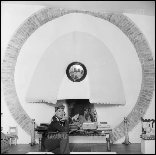 Salvador Dalì a Port Lligat, 1957 - Farabola Immagine digitale