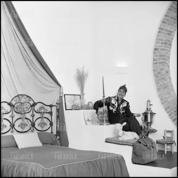 Salvador Dalì a Port Lligat, 1957 - Farabola Immagine digitale