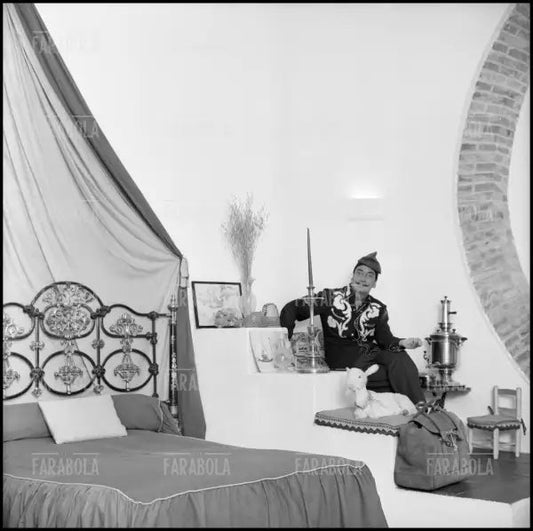 Salvador Dalì a Port Lligat, 1957 - Farabola Immagine digitale