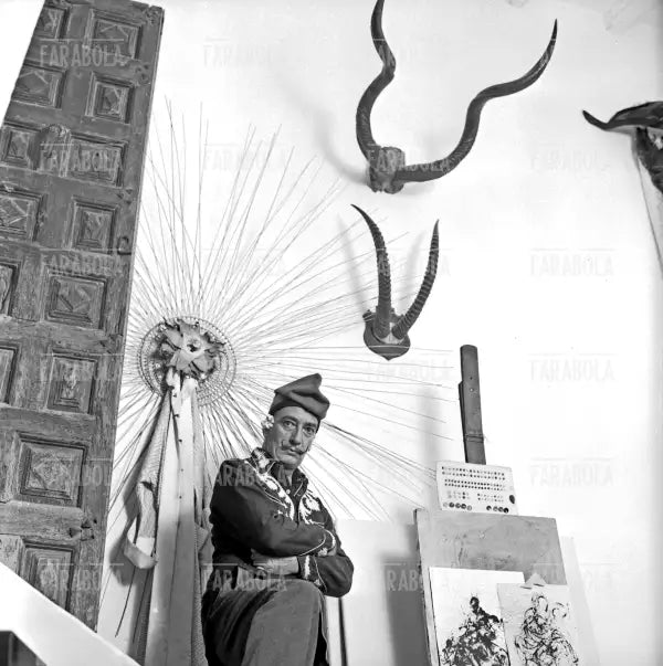 Salvador Dalì a Port Lligat, 1957 - Farabola Immagine digitale