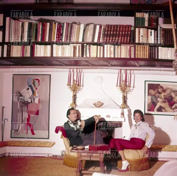 Salvador Dalì con la moglie Gala a Port Lligat, 1957 - Farabola Immagine digitale