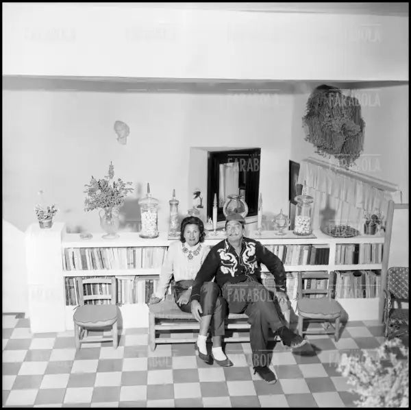 Salvador Dalì con la moglie Gala a Port Lligat, 1957 - Farabola Immagine digitale