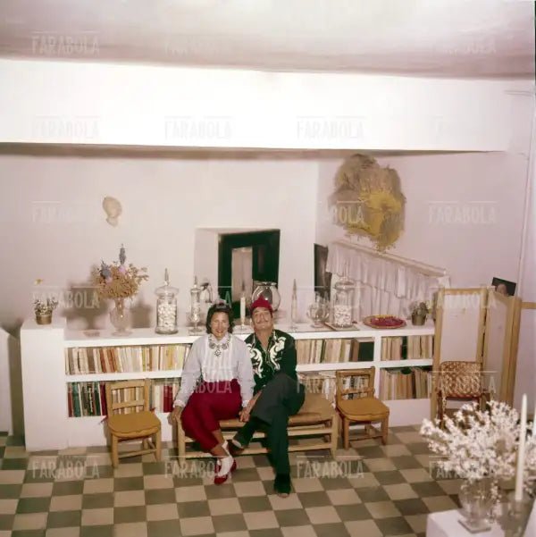 Salvador Dalì con la moglie Gala a Port Lligat, 1957 - Farabola Immagine digitale