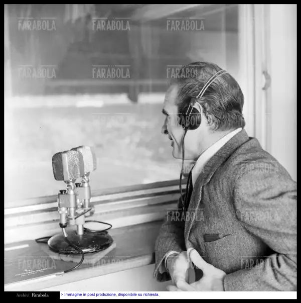 Sandro Ciotti, radiocronaca di Inter vs Bologna, 1967 - Farabola Immagine digitale