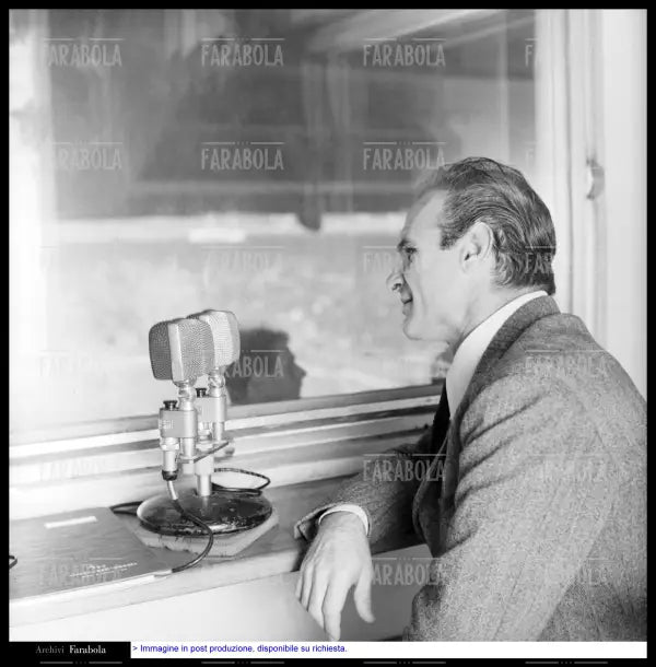 Sandro Ciotti, radiocronaca di Inter vs Bologna, 1967 - Farabola Immagine digitale