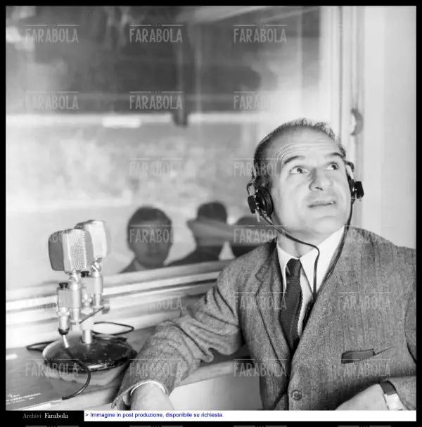 Sandro Ciotti, radiocronaca di Inter vs Bologna, 1967 - Farabola Immagine digitale