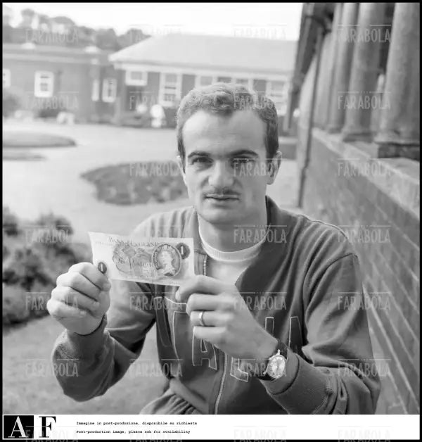 Sandro Mazzola con una sterlina, Mondiali di calcio in Inghilterra, 1966 - Farabola Immagine digitale