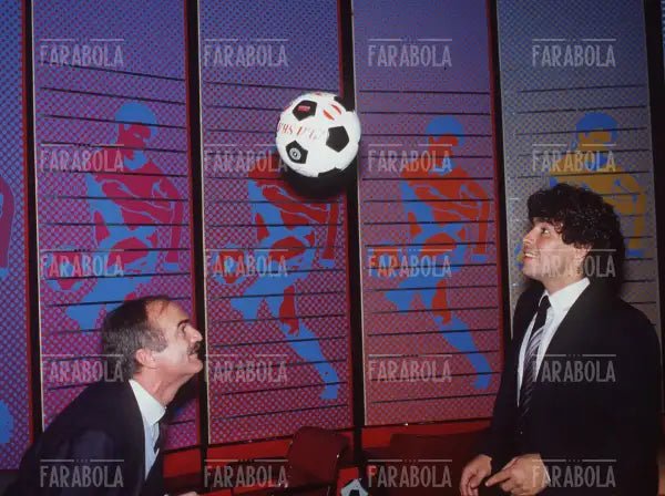 Sandro Mazzola e Diego Armando Maradona, anni 80 - Farabola Immagine digitale