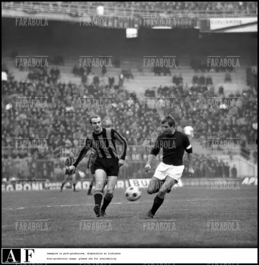 Sandro Mazzola e Giorgio Ferrini, Inter vs Torino, 1967 - Farabola Immagine digitale