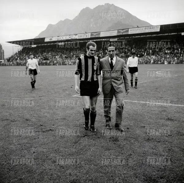 Sandro Mazzola ed Helenio Herrera, Lecco vs Inter, 1966 - Farabola Immagine digitale