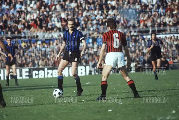 Sandro Mazzola in azione, Inter vs Milan, anni 70 - Farabola Immagine digitale
