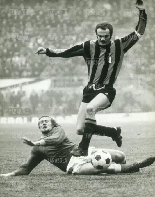 Sandro Mazzola in azione, Milano, 1972 - Farabola Immagine digitale