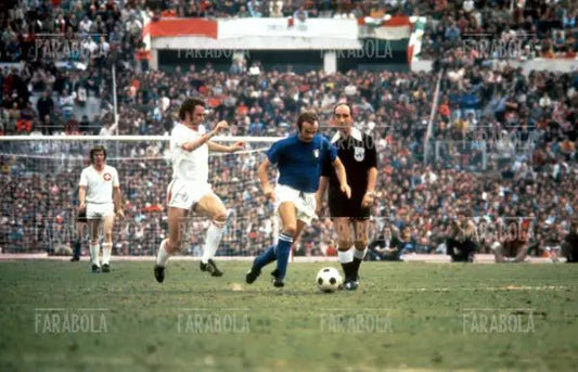 Sandro Mazzola, Italia vs Svizzera, 1973 - Farabola Immagine digitale