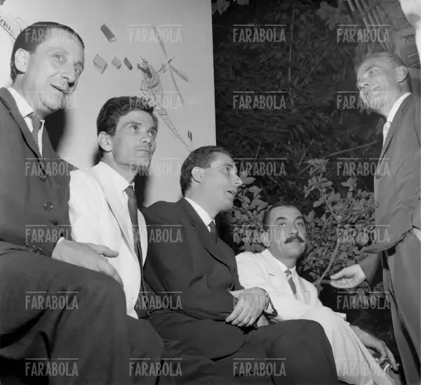 Sandro Penna, Marcello Venturoli e Alberto Mondadori, Premio Viareggio, 1957 - Farabola Immagine digitale