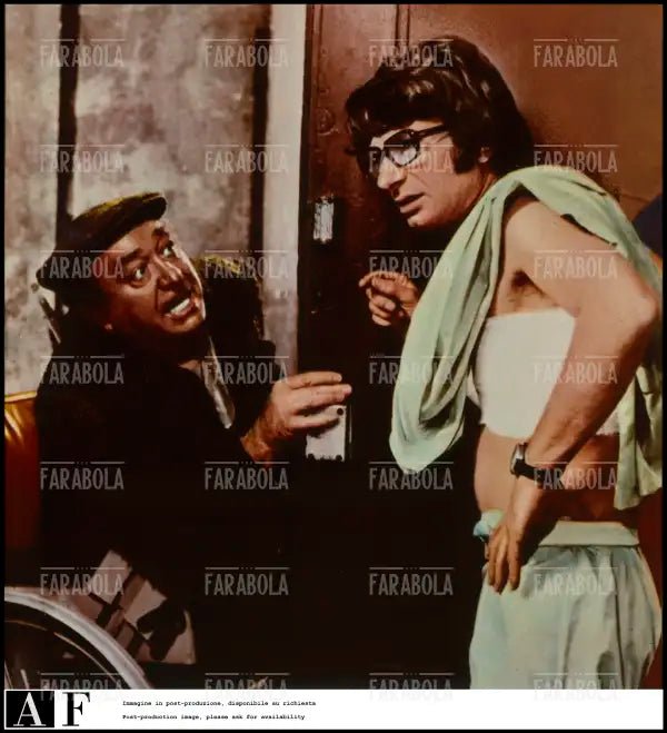 Saro Urzì e Nicola Di Bari in una scena del film Torino Nera, 1972 - Farabola Immagine digitale