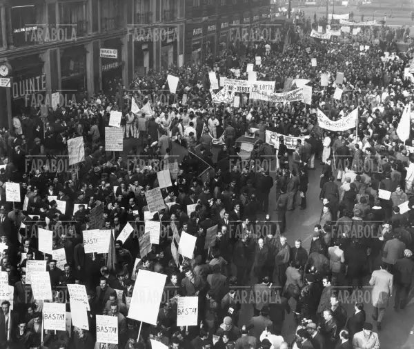 Sciopero e manifestazione dei metalmeccanici, Milano, 1970 - Farabola Immagine digitale