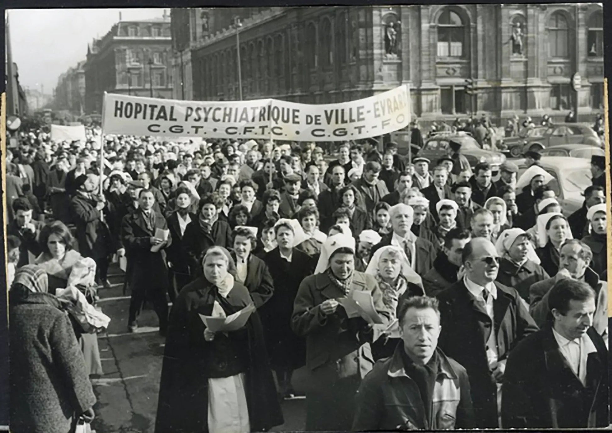 Sciopero ospedali psichiatrici Parigi 1963 Ft 5174 - Stampa 18x13 cm - Farabola Stampa ai sali d'argento