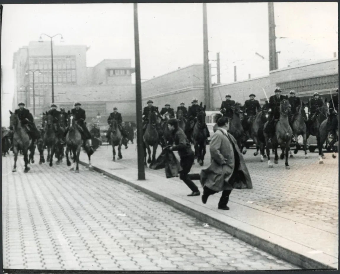 Scontri a Bruxelles 1960 Ft 3223 - Stampa 20x15 cm - Farabola Stampa ai sali d'argento