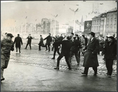 Scontri a Bruxelles 1960 Ft 3230 - Stampa 20x15 cm - Farabola Stampa ai sali d'argento