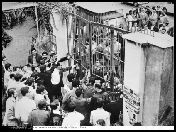 Scontri all'Università di Roma, 1968 - Farabola Immagine digitale