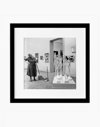 Sculture di Alberto Giacometti, 1956 — stampa fine art con cornice nera