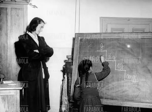 Scuola elementare di via Arena, Milano, 1946 - Farabola Immagine digitale