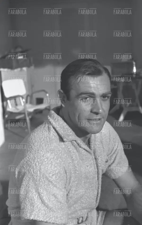 Sean Connery sul set del film Goldfinger, 1964 - Farabola Immagine digitale