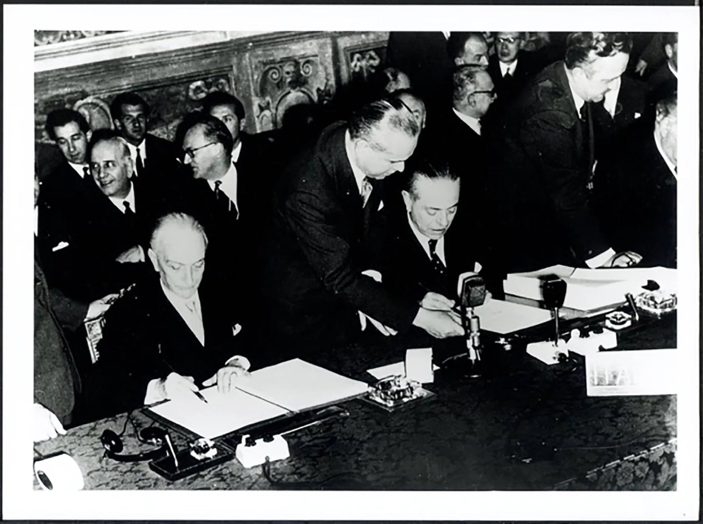 Segni firma il Trattato di Roma 1957 Ft 37963 - Stampa 24x18 cm - Farabola Stampa ai sali d'argento (anni 90)