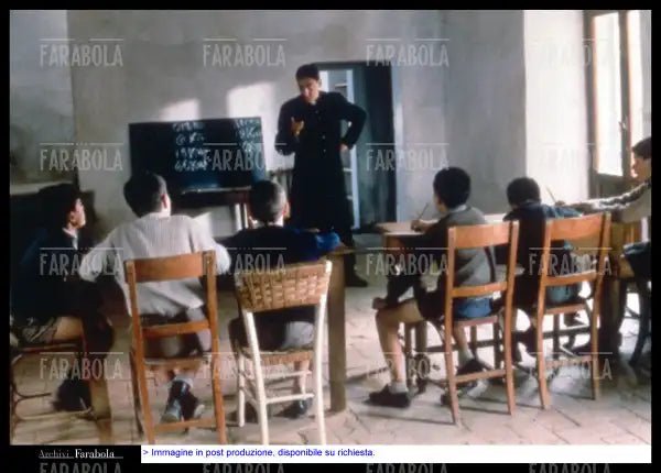 Sergio Castellitto nel film Don Milani - Il Priore di Barbiana, 1997 - Farabola Immagine digitale