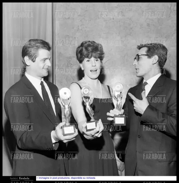 Sergio Endrigo, Ornella Vanoni ed Enzo Jannacci, Oscar del Disco, 1964 - Farabola Immagine digitale