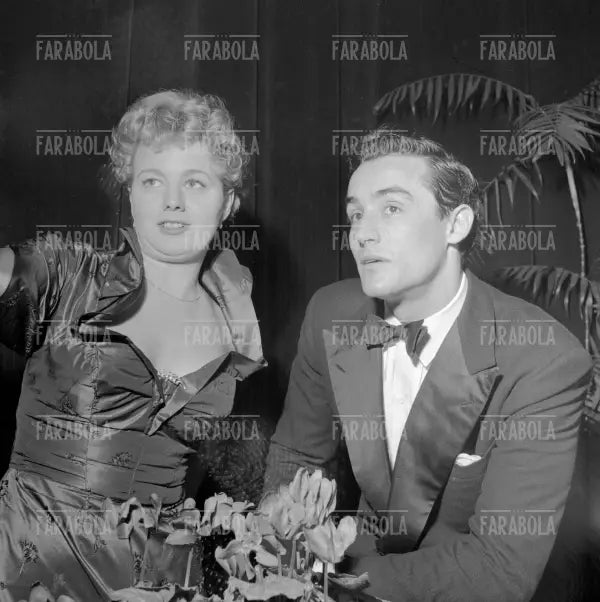 Shelley Winters e Vittorio Gassman, 1952 - Farabola Immagine digitale
