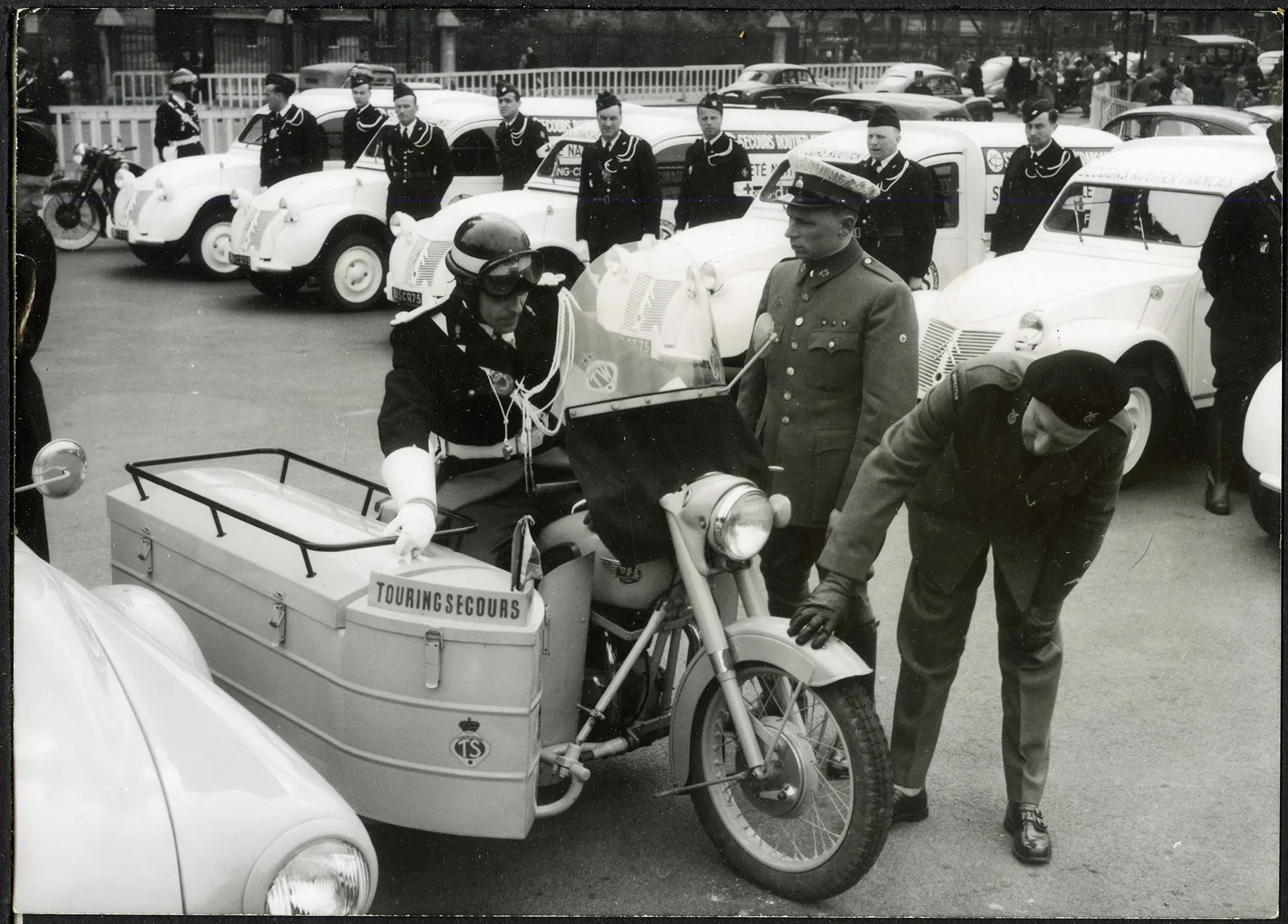 Sidecar della polizia belga 1954 Ft 36160 - Stampa 13x18 cm - Farabola breadcrumbs : fotografie - vintage; foto - vintage - auto