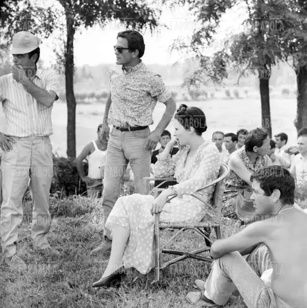 Silvana Mangano e Pier Paolo Pasolini sul set del film Edipo Re, 1967 - Farabola Immagine digitale
